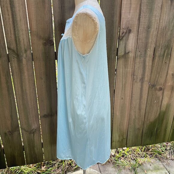 Vintage 70s VANITY FAIR Shorty Gown  Baby Blue Embroidered Lace M nwot - Picture 3 of 7